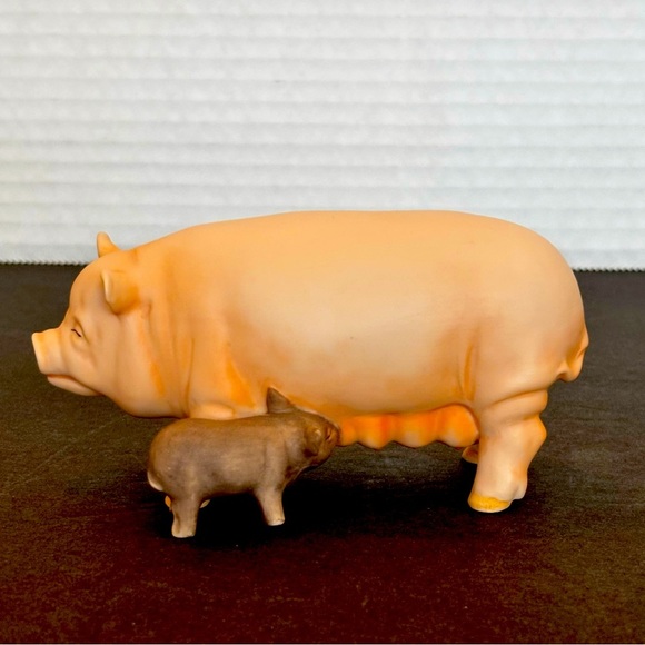 Vintage Enesco 1990 Porcelain Mama Pig & Feeding Piglet Figurine - Picture 1 of 10